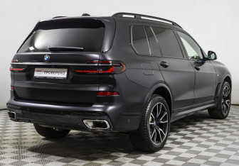 Подержанный автомобиль BMW X7 2023 года (5 фото)