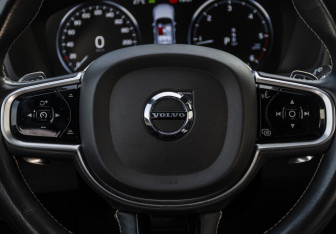 Подержанный автомобиль Volvo XC90 2019 года (11 фото)