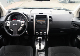 Подержанный автомобиль Nissan X-Trail 2011 года (11 фото)