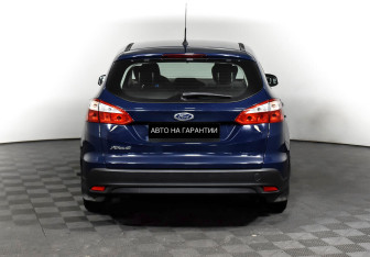 Подержанный автомобиль Ford Focus Wagon 2012 года (6 фото)