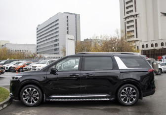 Подержанный автомобиль Kia Carnival 2021 года (8 фото)