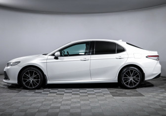 Подержанный автомобиль Toyota Camry Sedan 2021 года (8 фото)