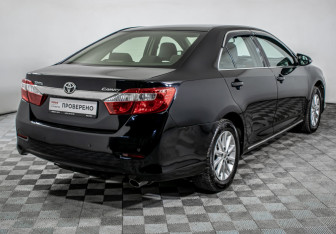 Подержанный автомобиль Toyota Camry Sedan 2012 года (5 фото)