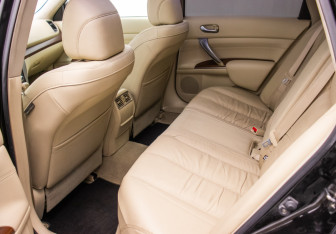 Подержанный автомобиль Nissan Teana 2011 года (11 фото)