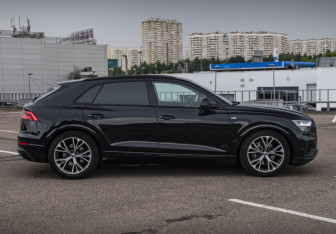 Подержанный автомобиль Audi Q8 2018 года (4 фото)