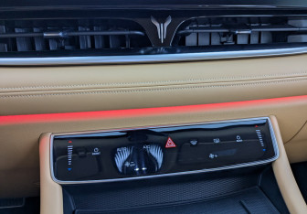 Подержанный автомобиль Voyah Dream 2023 года (28 фото)