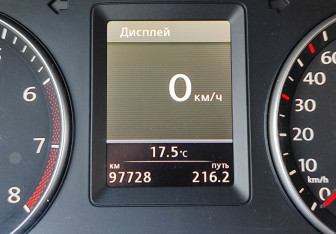Подержанный автомобиль Volkswagen Touran 2012 года (16 фото)