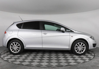 Подержанный автомобиль SEAT Leon Hatchback 2011 года (4 фото)