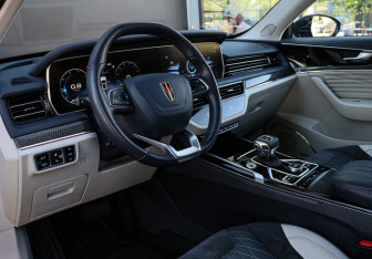 Подержанный автомобиль Hongqi HS5 2023 года (11 фото)