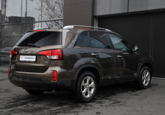 Подержанный автомобиль Kia Sorento 2014 года (5 фото)