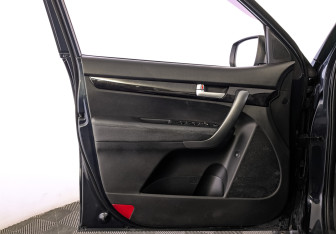 Подержанный автомобиль Kia Sorento 2017 года (19 фото)