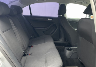Подержанный автомобиль Volkswagen Jetta Sedan 2013 года (18 фото)