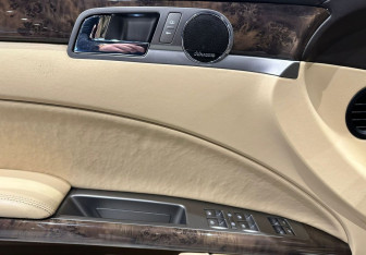 Подержанный автомобиль Volkswagen Phaeton 2010 года (20 фото)