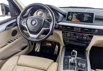 Подержанный автомобиль BMW X5 2014 года (29 фото)