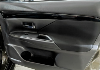 Подержанный автомобиль Mitsubishi Outlander 2020 года (24 фото)