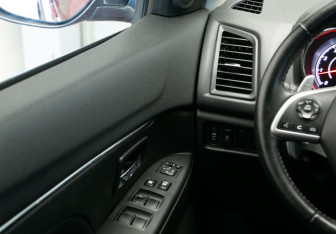 Подержанный автомобиль Mitsubishi ASX 2014 года (14 фото)