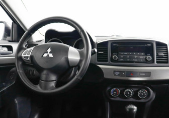 Подержанный автомобиль Mitsubishi Lancer Sedan 2013 года (7 фото)