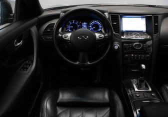 Подержанный автомобиль Infiniti FX 2012 года (9 фото)