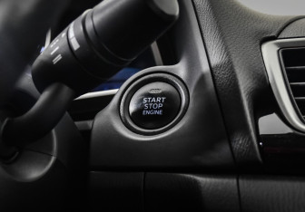 Подержанный автомобиль Mazda 3 Sedan 2014 года (17 фото)