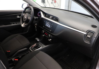 Подержанный автомобиль Kia Rio Hatchback 2021 года (20 фото)