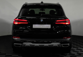 Подержанный автомобиль BMW X5 2021 года (20 фото)
