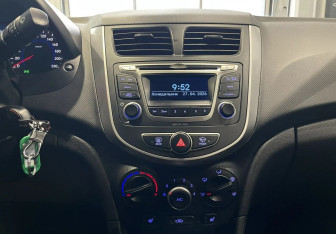 Подержанный автомобиль Hyundai Solaris Sedan 2015 года (15 фото)