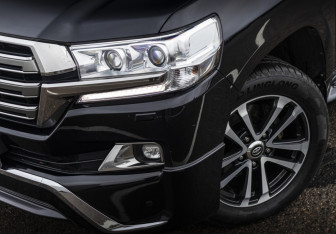 Подержанный автомобиль Toyota Land Cruiser Suv 2017 года (2 фото)