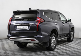 Подержанный автомобиль Mitsubishi Montero Sport 2022 года (5 фото)