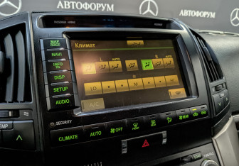 Подержанный автомобиль Toyota Land Cruiser Suv 2010 года (28 фото)