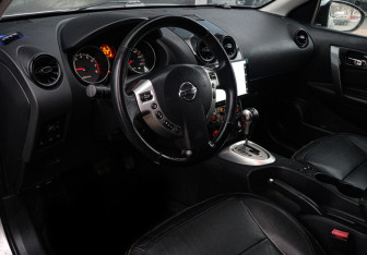 Подержанный автомобиль Nissan Qashqai 2009 года (11 фото)