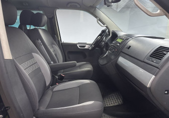 Подержанный автомобиль Volkswagen Multivan 2013 года (10 фото)