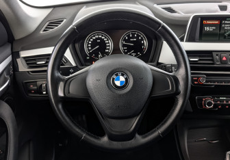 Подержанный автомобиль BMW X1 2018 года (22 фото)