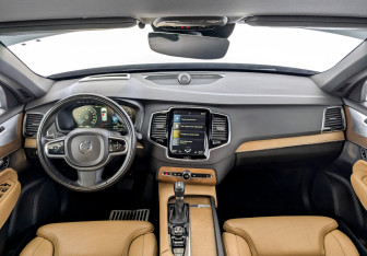 Подержанный автомобиль Volvo XC90 2017 года (14 фото)