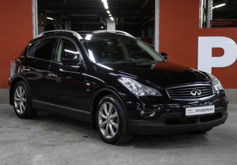 Подержанный автомобиль Infiniti QX50 2014 года (3 фото)