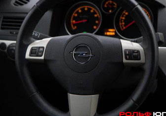 Подержанный автомобиль Opel Astra Wagon 2007 года (12 фото)