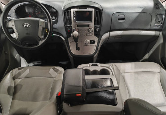 Подержанный автомобиль Hyundai Grand Starex 2015 года (10 фото)