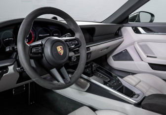 Подержанный автомобиль Porsche 911 Convertible 2021 года (14 фото)