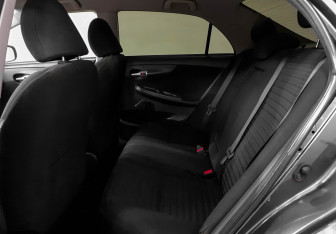 Подержанный автомобиль Toyota Corolla Sedan 2012 года (10 фото)