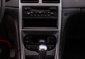 Подержанный автомобиль Peugeot 307 Hatchback 2003 года (13 фото)