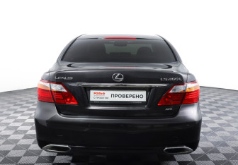 Подержанный автомобиль Lexus LS 2010 года (6 фото)