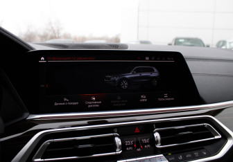 Подержанный автомобиль BMW X7 2020 года (28 фото)