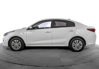 Подержанный автомобиль Kia Rio Sedan 2020 года (8 фото)