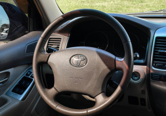 Подержанный автомобиль Toyota Land Cruiser Prado 2006 года (14 фото)