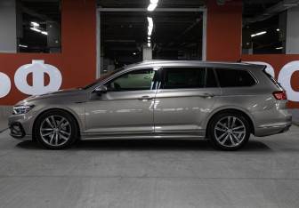 Подержанный автомобиль Volkswagen Passat Wagon 2019 года (8 фото)