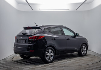 Подержанный автомобиль Hyundai ix35 2011 года (5 фото)