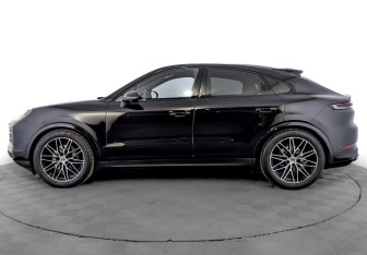 Подержанный автомобиль Porsche Cayenne 2023 года (8 фото)