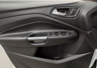 Подержанный автомобиль Ford Kuga 2014 года (15 фото)