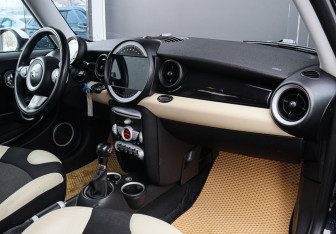 Подержанный автомобиль MINI Hatch 2008 года (7 фото)