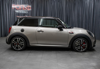 Подержанный автомобиль MINI Hatch 2021 года (4 фото)