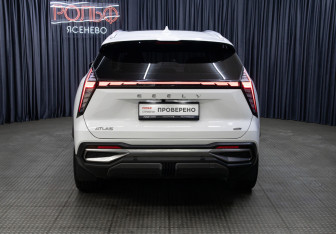 Подержанный автомобиль Geely Atlas 2024 года (6 фото)